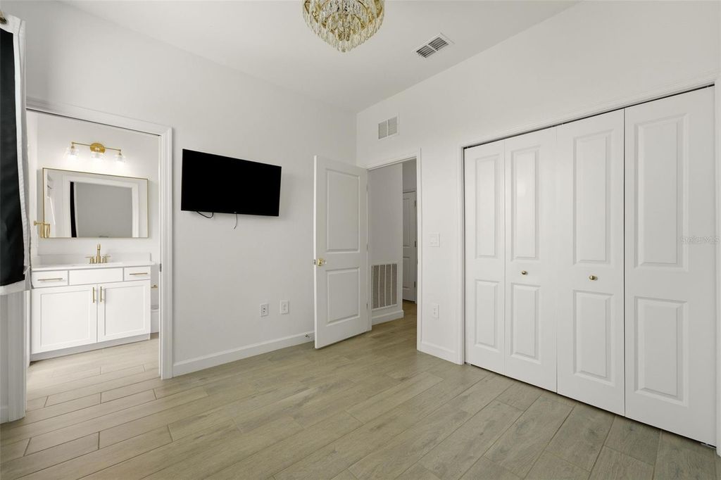 Image 18 of property listing at 4886 SEAFOAM TRAIL, Bradenton, FL 34211
