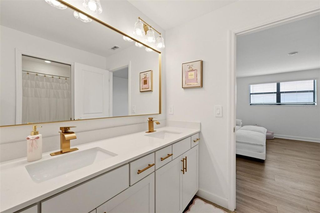 Image 35 of property listing at 4886 SEAFOAM TRAIL, Bradenton, FL 34211