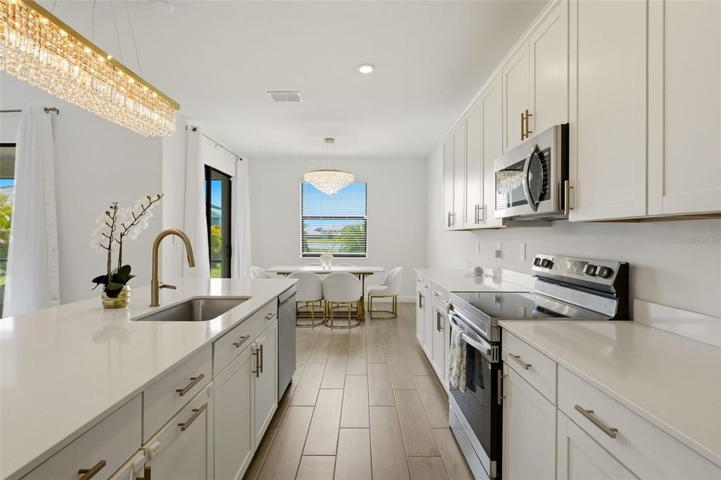 Image 9 of property listing at 4886 SEAFOAM TRAIL, Bradenton, FL 34211