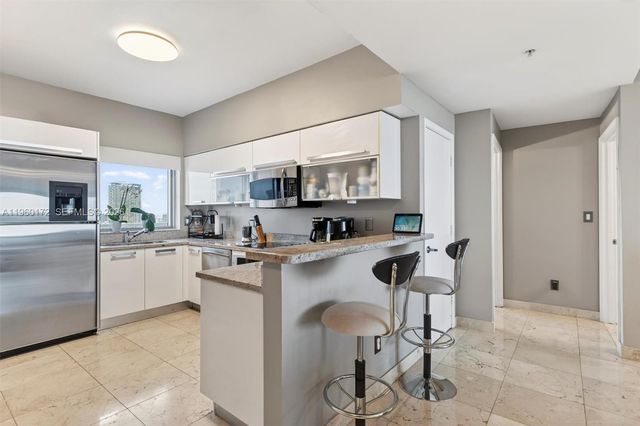 601 NE 36th St 2204, Miami, FL 33137