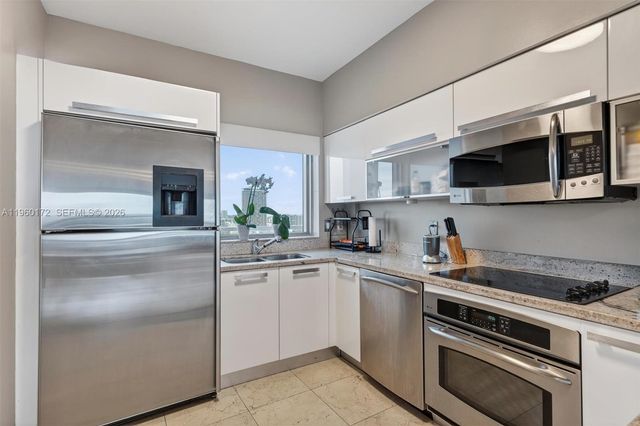 601 NE 36th St 2204, Miami, FL 33137