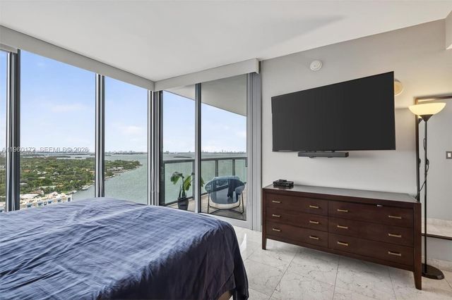 601 NE 36th St 2204, Miami, FL 33137