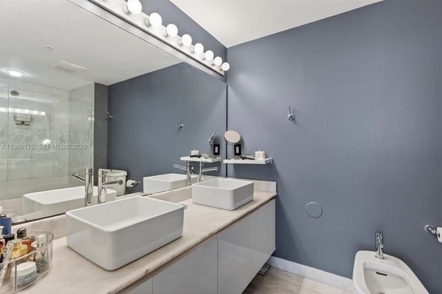 601 NE 36th St 2204, Miami, FL 33137