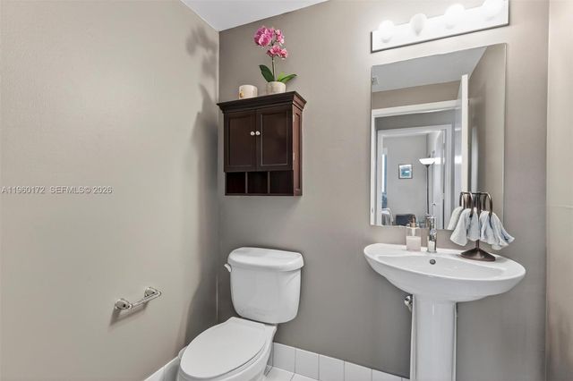 601 NE 36th St 2204, Miami, FL 33137