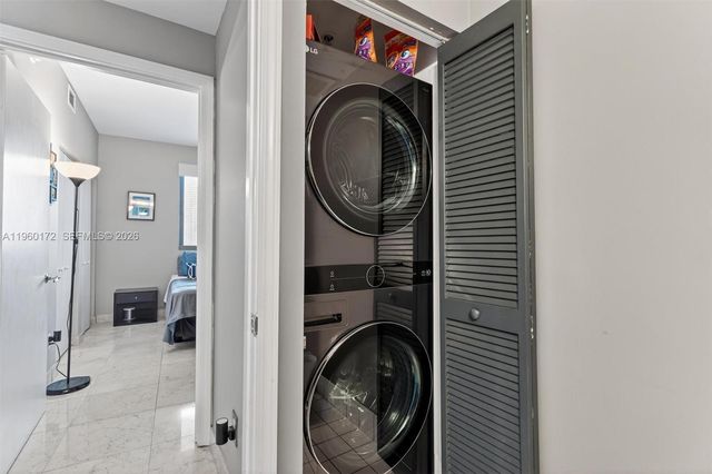 601 NE 36th St 2204, Miami, FL 33137