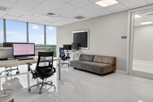 601 NE 36th St 2204, Miami, FL 33137