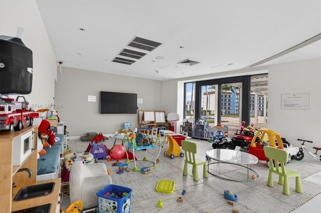 601 NE 36th St 2204, Miami, FL 33137