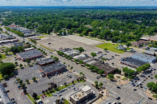 5705 Middlebelt Road, Garden City, MI 48135