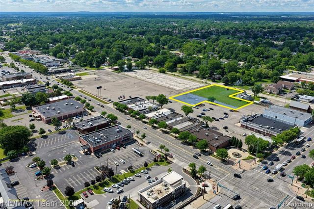5705 Middlebelt Road, Garden City, MI 48135