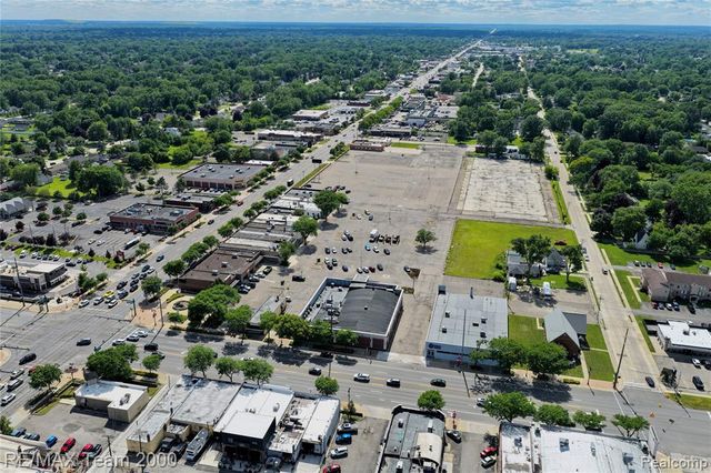 5705 Middlebelt Road, Garden City, MI 48135