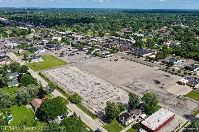 5705 Middlebelt Road, Garden City, MI 48135