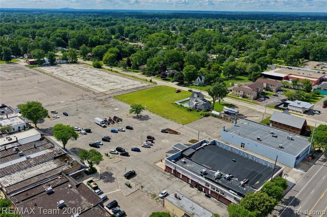 5705 Middlebelt Road, Garden City, MI 48135