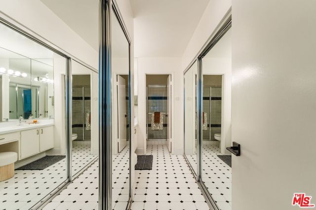 911 N Kings Road 110, West Hollywood, CA 90069