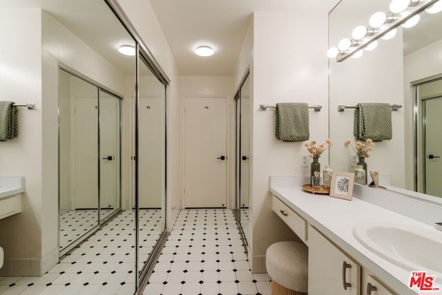 911 N Kings Road 110, West Hollywood, CA 90069