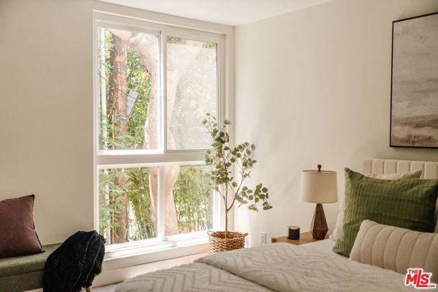 911 N Kings Road 110, West Hollywood, CA 90069