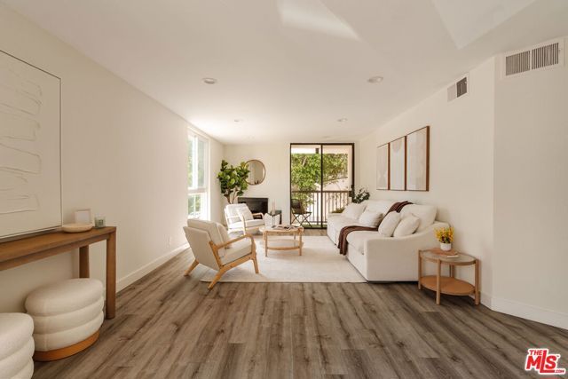 911 N Kings Road 110, West Hollywood, CA 90069