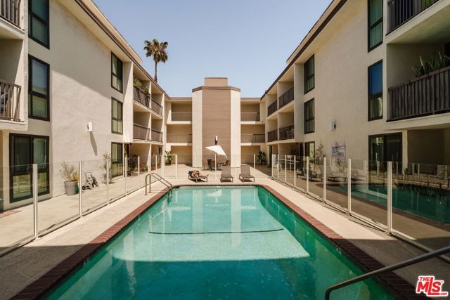 911 N Kings Road 110, West Hollywood, CA 90069