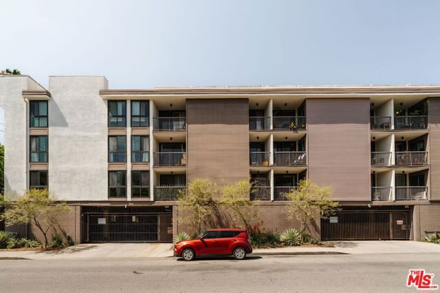 911 N Kings Road 110, West Hollywood, CA 90069