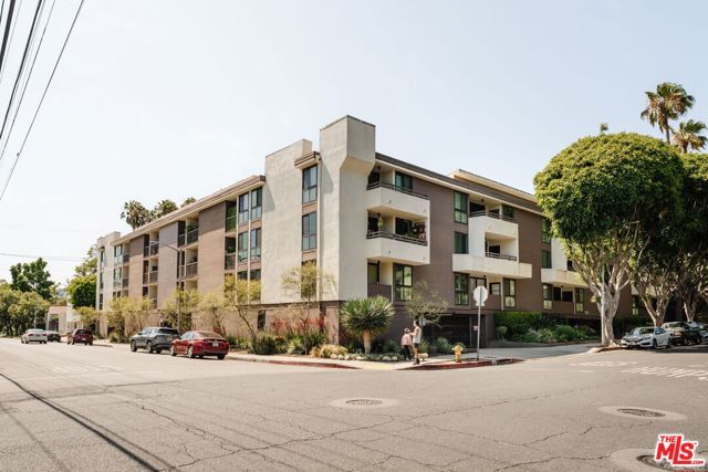 911 N Kings Road 110, West Hollywood, CA 90069