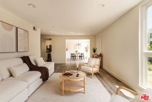 911 N Kings Road 110, West Hollywood, CA 90069