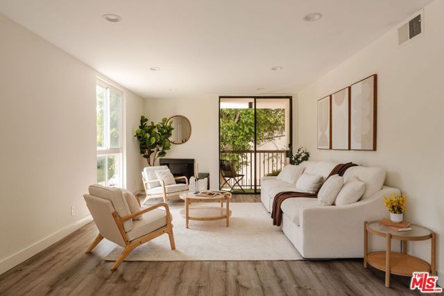 911 N Kings Road 110, West Hollywood, CA 90069