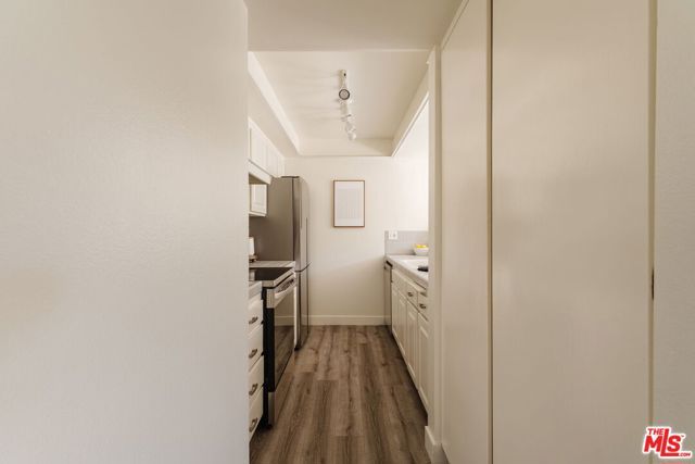 911 N Kings Road 110, West Hollywood, CA 90069