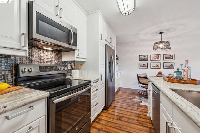 199 Montecito Ave 301, Oakland, CA 94610