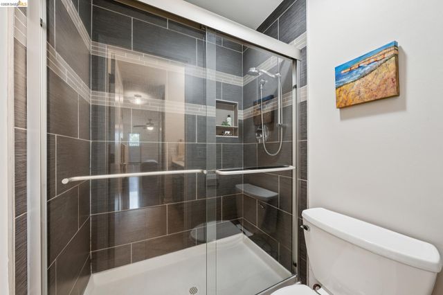 199 Montecito Ave 301, Oakland, CA 94610