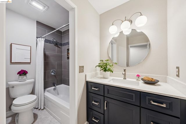 199 Montecito Ave 301, Oakland, CA 94610