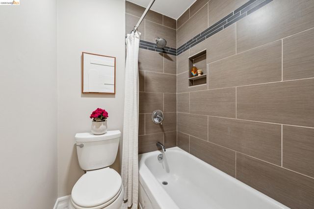 199 Montecito Ave 301, Oakland, CA 94610