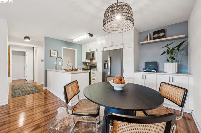 199 Montecito Ave 301, Oakland, CA 94610