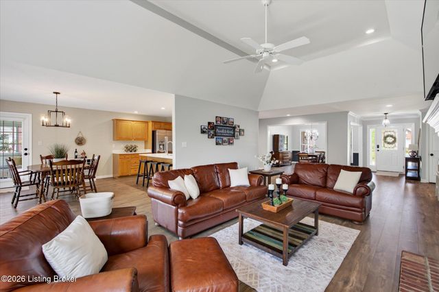 9707 Forestwood Dr, Louisville, KY 40299