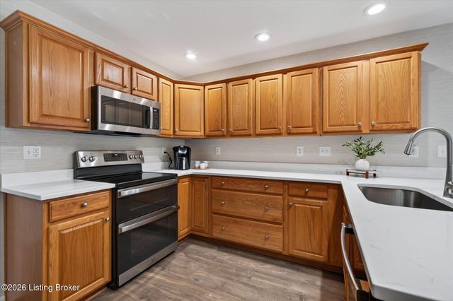 9707 Forestwood Dr, Louisville, KY 40299