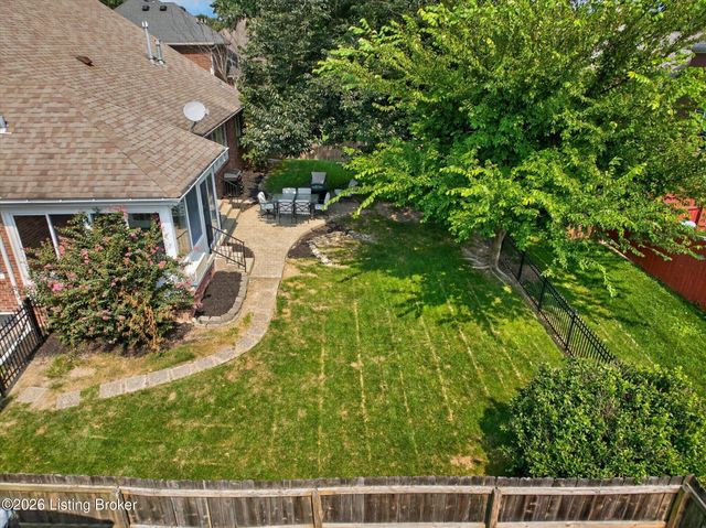 9707 Forestwood Dr, Louisville, KY 40299