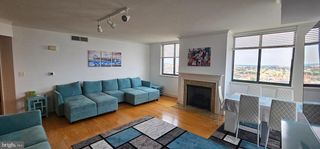 414 Water St Apt 2813, Baltimore, MD 21202