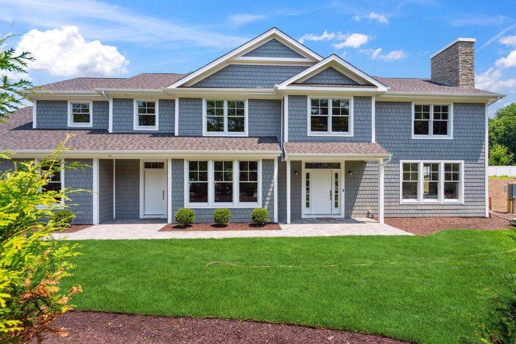 46 Plainview Road, Woodbury, NY 11797