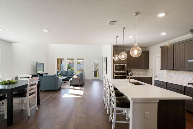 2214 Clements Shore Lane, La Porte, TX 77571