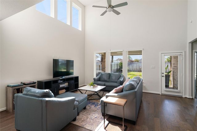 2214 Clements Shore Lane, La Porte, TX 77571