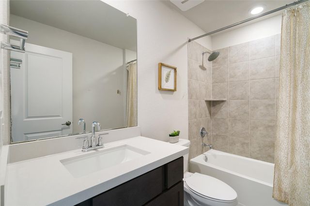 2214 Clements Shore Lane, La Porte, TX 77571