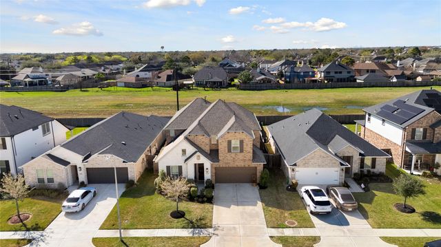 2214 Clements Shore Lane, La Porte, TX 77571