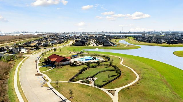 2214 Clements Shore Lane, La Porte, TX 77571