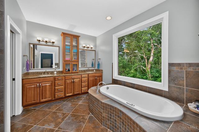 1723 Laurel Glen Court, Hamilton Twp, OH 45140