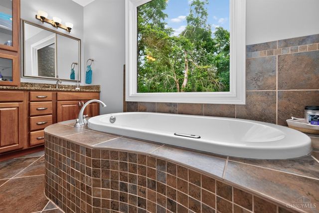 1723 Laurel Glen Court, Hamilton Twp, OH 45140
