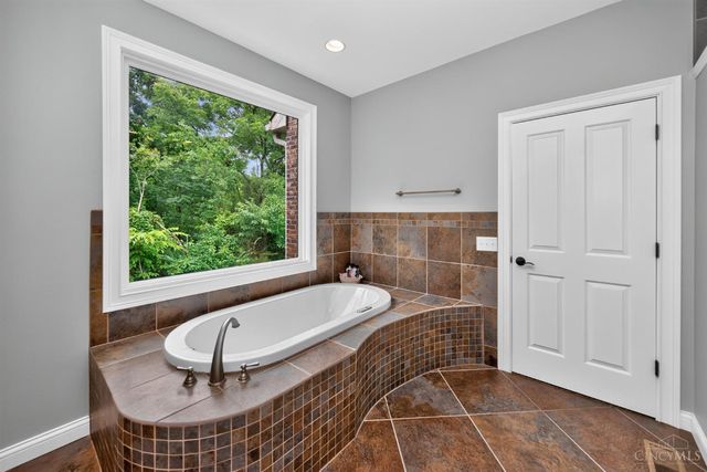 1723 Laurel Glen Court, Hamilton Twp, OH 45140
