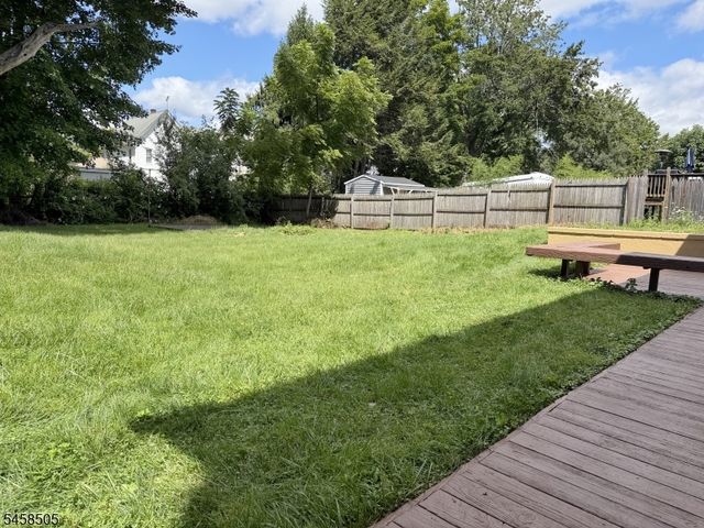 14 Orchard St, Newton Town, NJ 07860