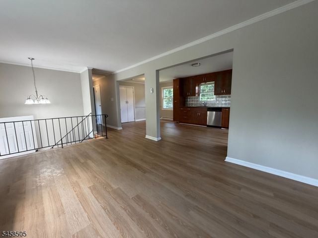 14 Orchard St, Newton Town, NJ 07860