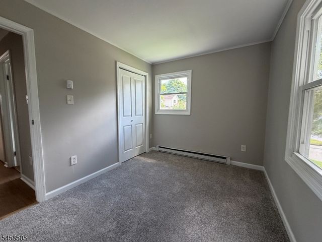 14 Orchard St, Newton Town, NJ 07860
