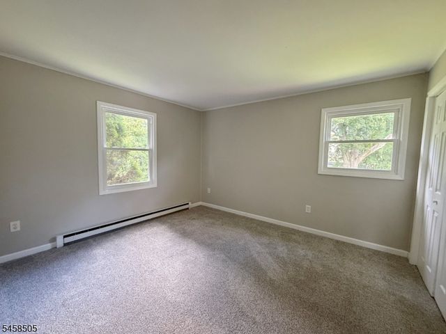 14 Orchard St, Newton Town, NJ 07860