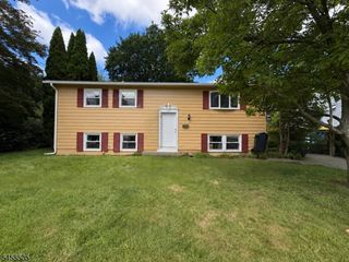 14 Orchard St, Newton Town, NJ 07860