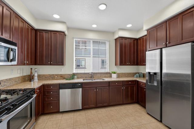 413 17th St, Sacramento, CA 95811